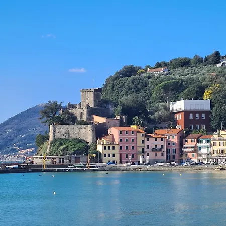 Casa Del Vicolo: 2br With Easy Excursion Access Apartment