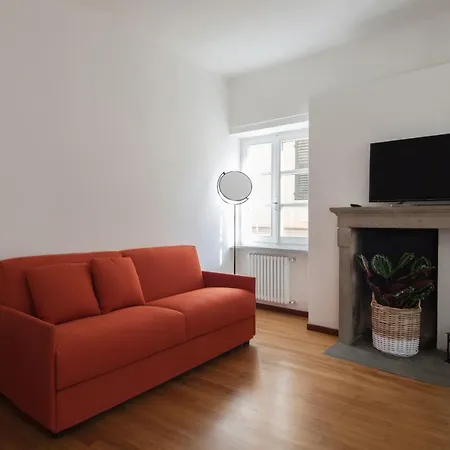 Casa Del Vicolo: 2br With Easy Excursion Access Apartment *